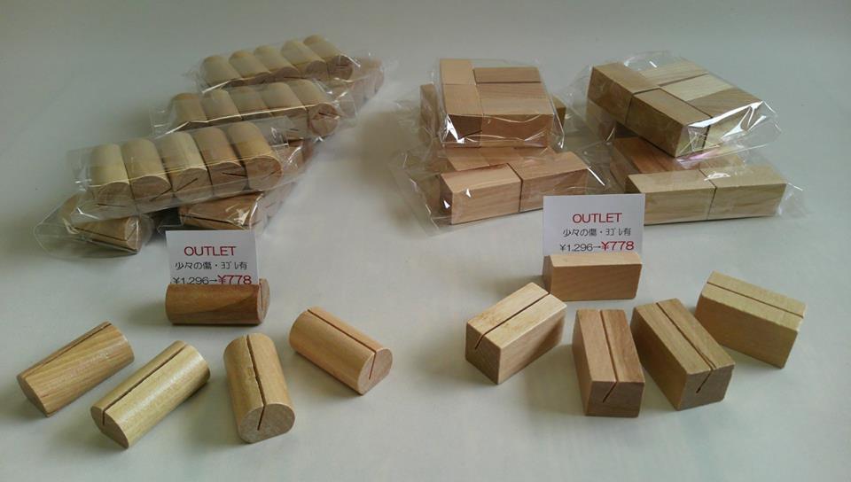木製カードスタンド – 木箱、店舗什器など木製品の国産製造メーカーMAEDA CRAFTの通信販売